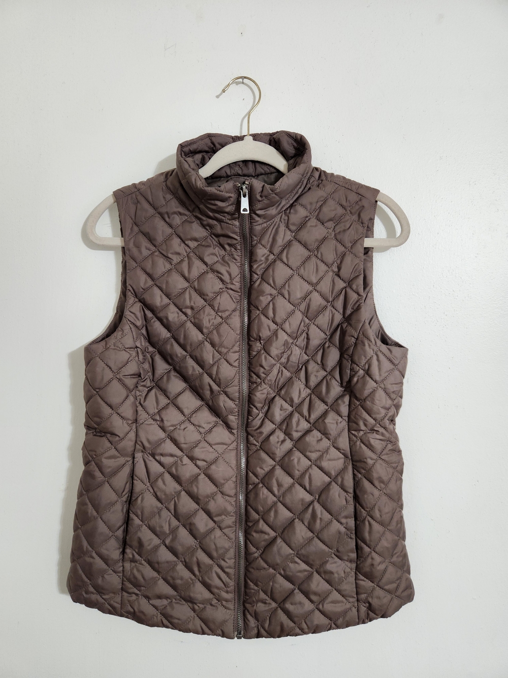 Banana Republic Quilted Sleeveless Vest in Taupe